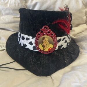 Disneyland Cruella De Vil top hat
